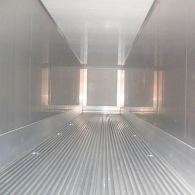 Un congélateur à portes ouvertes de 40 pieds. Le conteneur parfait pour le transport de produits frais.