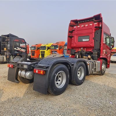 4x2 Tête de tracteur Camion moteur Émission standard carburant diesel Type 6x4 Tracteur remorque pour 10 pneus Vente