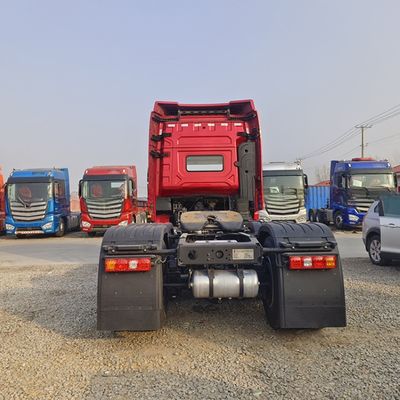 4x2 Tête de tracteur Camion moteur Émission standard carburant diesel Type 6x4 Tracteur remorque pour 10 pneus Vente